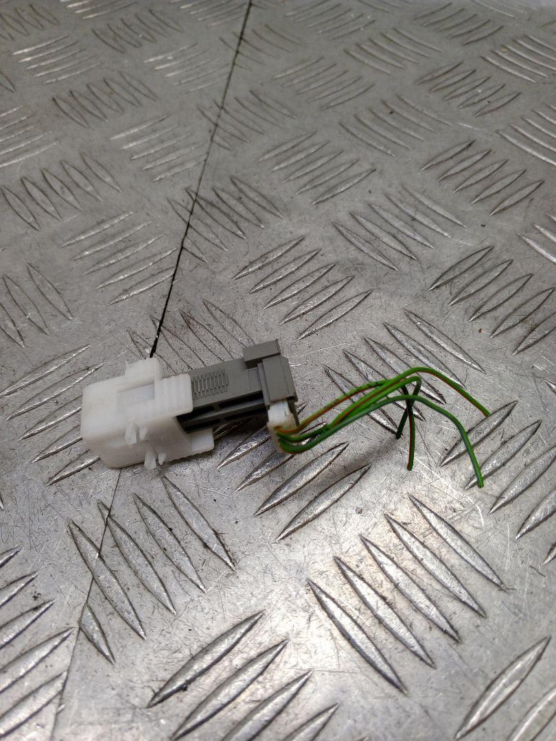 Датчик педали тормоза (лягушка) Mercedes-Benz C AMG W205 2017, 4.0 л., M 177.980, бензин, АКПП, 197, седан, задний привод, правый руль, A0015456309 - фото №1