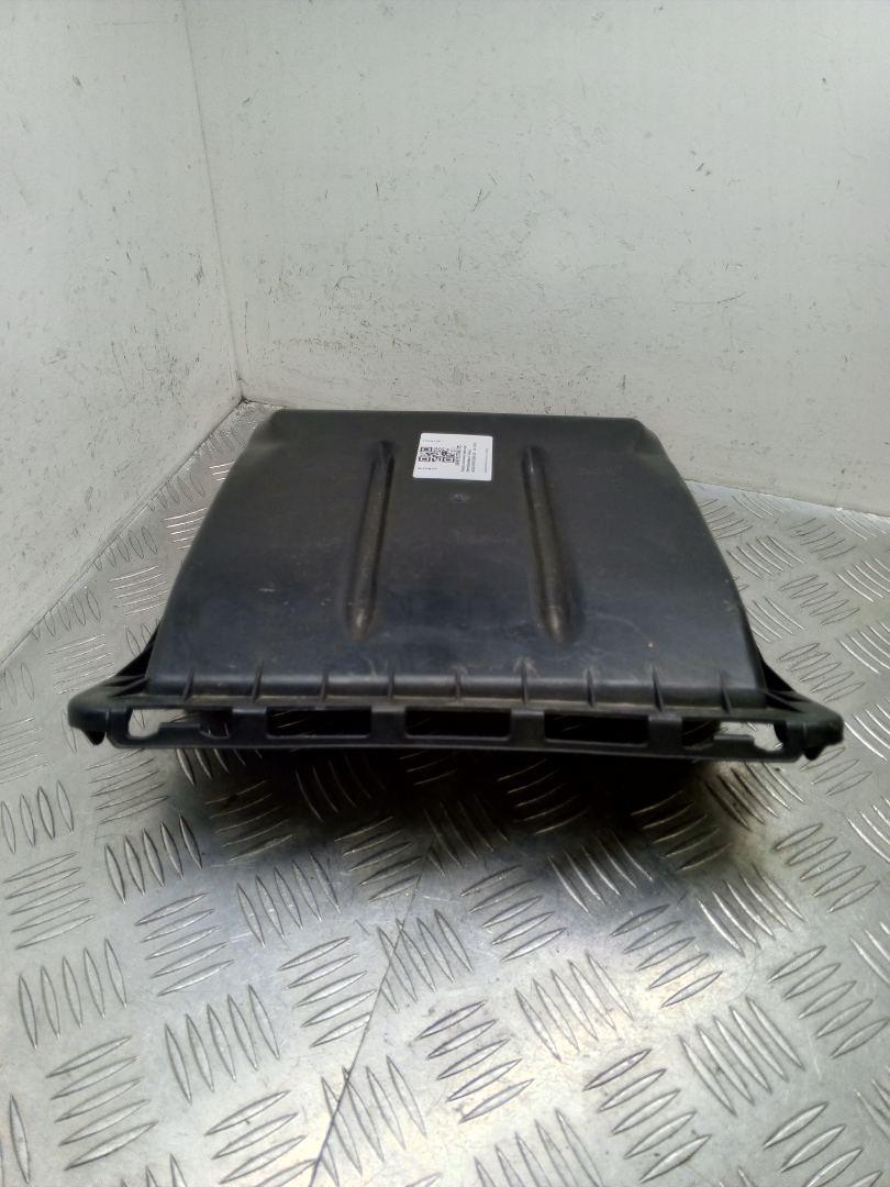 корпус салонного фильтра Mercedes-Benz C AMG W205 2017, 4.0 л., M 177.980, бензин, АКПП, 197, седан, задний привод, правый руль, A2058308802 - фото №1