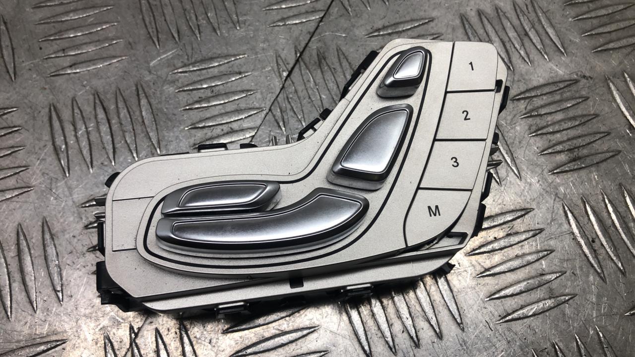 блок управления сиденьем Mercedes-Benz C AMG W205 2017, 4.0 л., M 177.980, бензин, АКПП, 197, седан, задний привод, правый руль, A2059057851 - фото №1