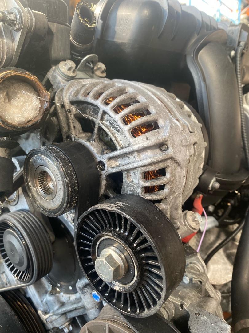 генератор BMW 5 серия E60/E61 2007, 3.0 л., N52 B30 AF, бензин, АКПП, 0124525083, 7542529, 12317542529 - фото №1