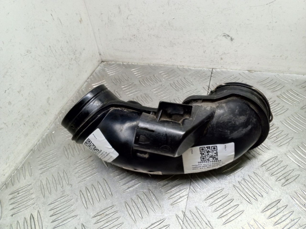 патрубок турбины BMW X5 F15 2017, 4.0 л., дизель, АКПП, black sapphire metallic (475), внедорожник 5 дв., полный привод, 11128512284 - фото №1