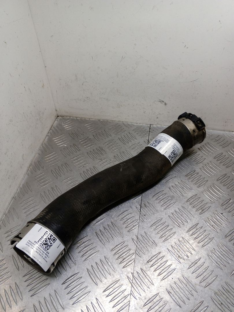 патрубок интеркулера BMW 3 серия F30/F31/F34 F30 2014, 2.0 л., N20 B20 B, бензин, АКПП, синий, седан, полный привод, 13717597591 - фото №1