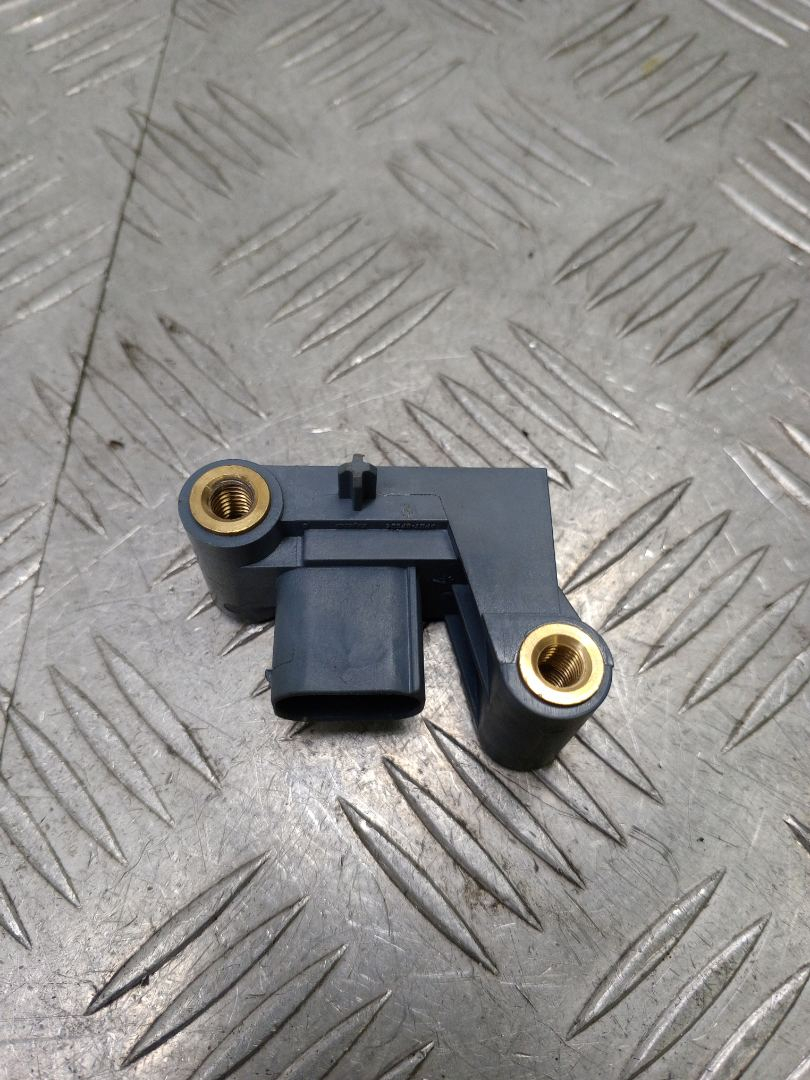 датчик удара BMW 5 серия F07/F10/F11 2011, 3.0 л., N57 D30 A, дизель, АКПП, sophistog brillan metallic (a90), универсал, задний привод, правый руль, 65779159314 - фото №1