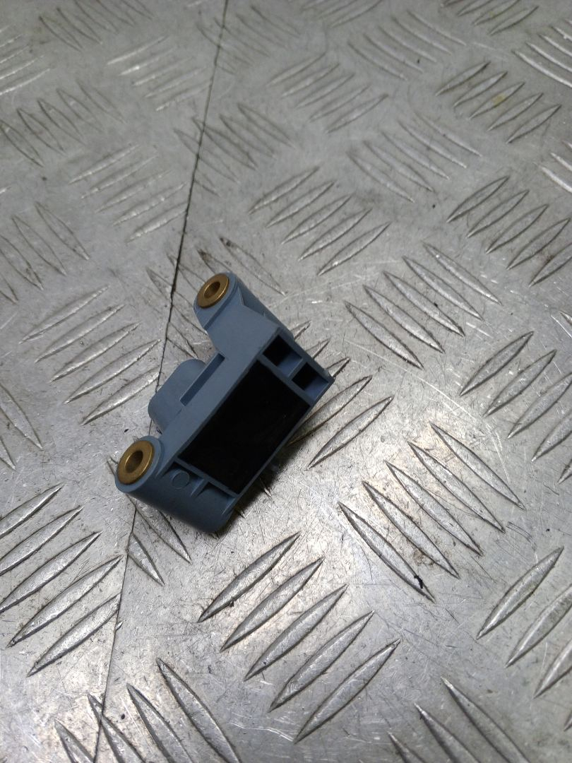 датчик удара BMW 5 серия F07/F10/F11 2011, 3.0 л., N57 D30 A, дизель, АКПП, sophistog brillan metallic (a90), универсал, задний привод, правый руль, 65779159314 - фото №1