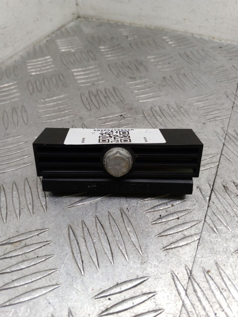 крепление аккумулятора BMW 5 серия F07/F10/F11 2011, 3.0 л., N57 D30 A, дизель, АКПП, sophistog brillan metallic (a90), универсал, задний привод, правый руль, 61217592923, 7592923 - фото №1