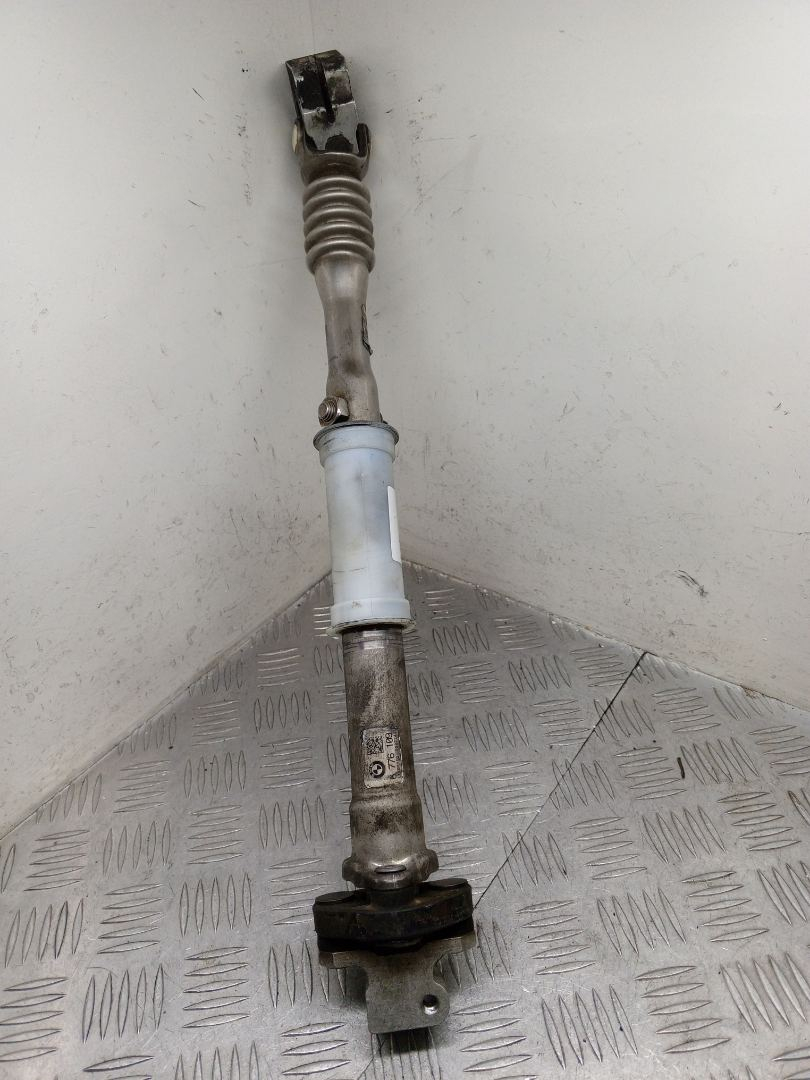 рулевой карданчик BMW 5 серия F07/F10/F11 F10 2011, 3.0 л., N57 D30 A, дизель, АКПП, carbonschwarz metallic (416), седан, задний привод, правый руль, 32306776109, 6776109, 32306790490, 6790490 - фото №1