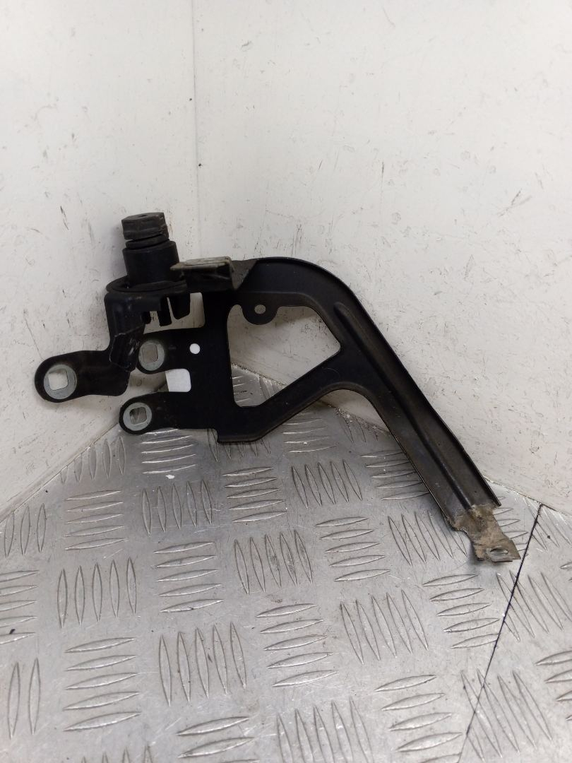 крепление фары левой BMW 5 серия F07/F10/F11 F10 2011, 3.0 л., N57 D30 A, дизель, АКПП, carbonschwarz metallic (416), седан, задний привод, правый руль - фото №1