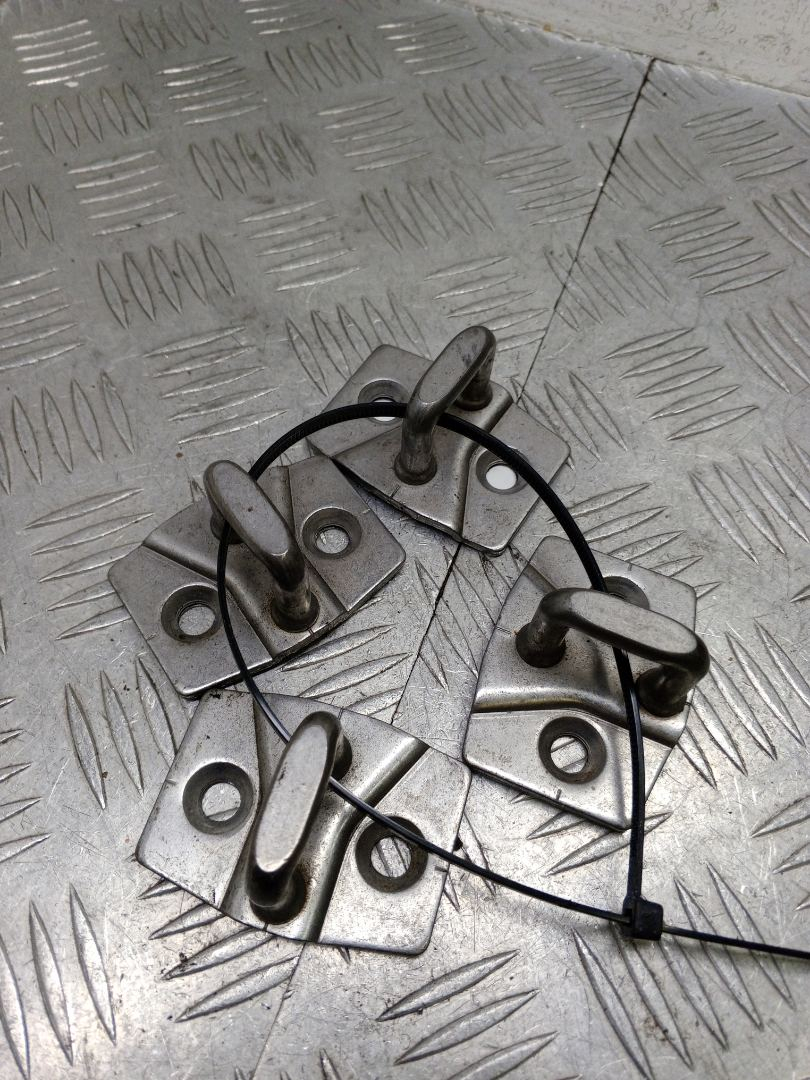 ответная часть (скоба) замка двери BMW 5 серия F07/F10/F11 F10 2011, 3.0 л., N57 D30 A, дизель, АКПП, carbonschwarz metallic (416), седан, задний привод, правый руль, 51217249639, 7249639 - фото №1