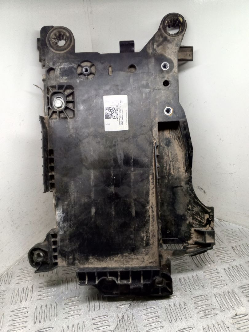 полка аккумулятора BMW X1 F48 2016, 2.0 л., B47 C20 A, дизель, МКПП, alpinweiß iii (300), внедорожник 5 дв., полный привод, правый руль, 61217641797, 7641797 - фото №1