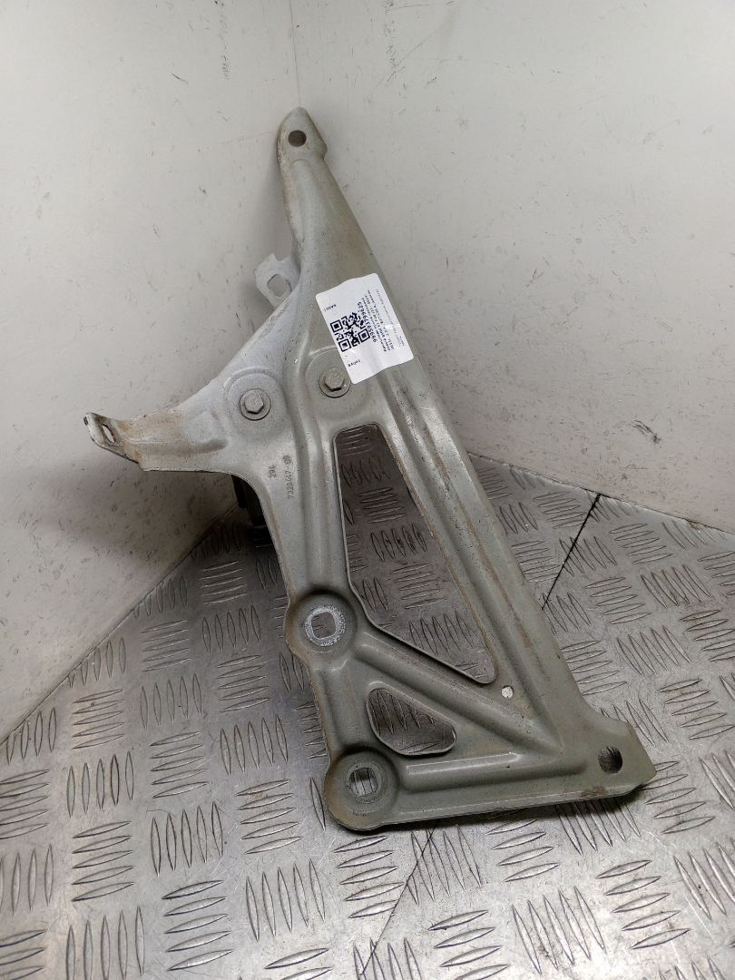 крепление ( кронштейн ) крыла BMW X1 F48 2016, 2.0 л., B47 C20 A, дизель, МКПП, alpinweiß iii (300), внедорожник 5 дв., полный привод, правый руль, 7329447 - фото №1