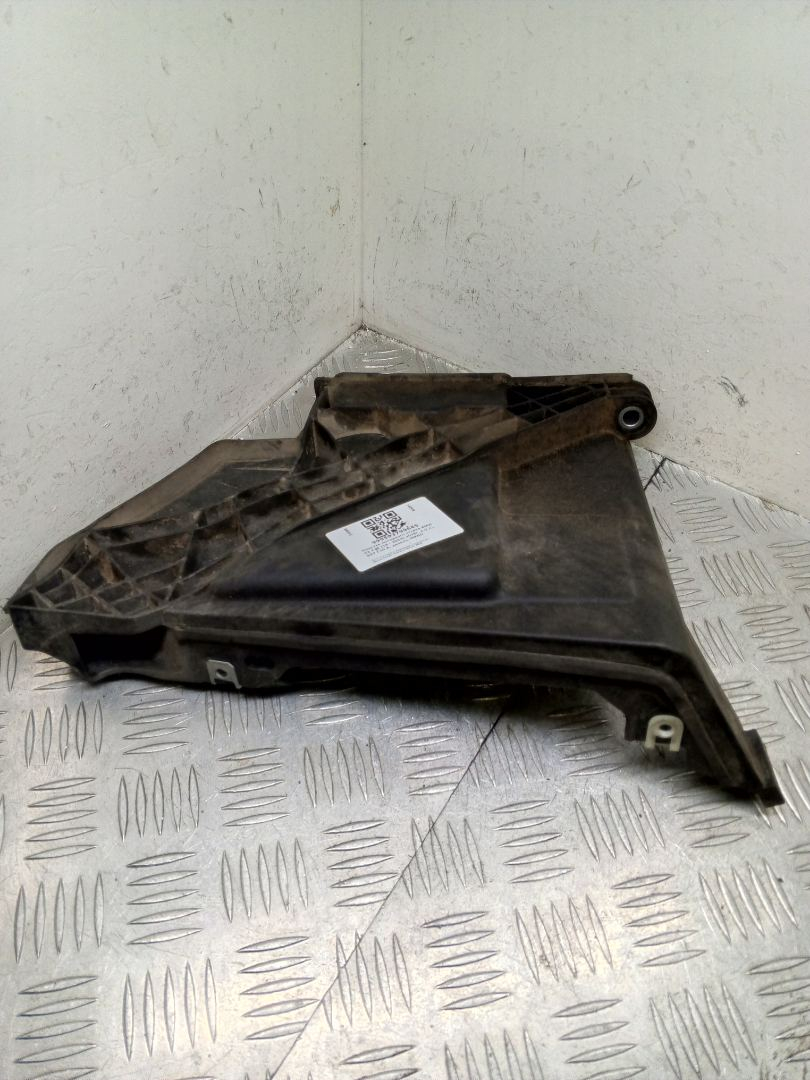 планка под капот BMW X1 F48 2016, 2.0 л., B47 C20 A, дизель, МКПП, alpinweiß iii (300), внедорожник 5 дв., полный привод, правый руль, 51717419826, 7419826 - фото №1