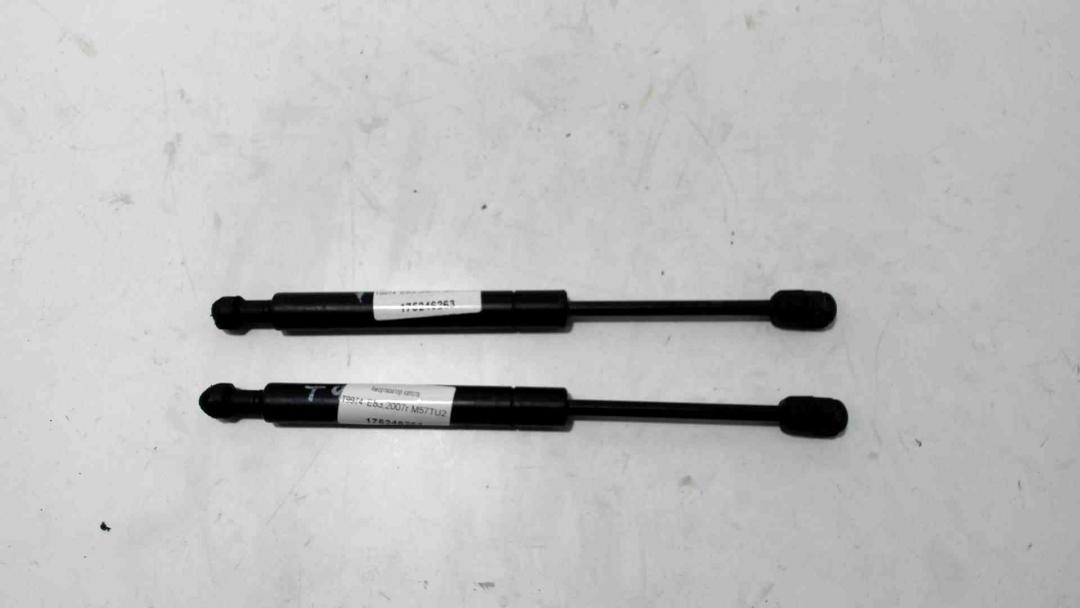 амортизатор капота BMW X3 E83 2006, дизель, черный, внедорожник 5 дв. - фото №1