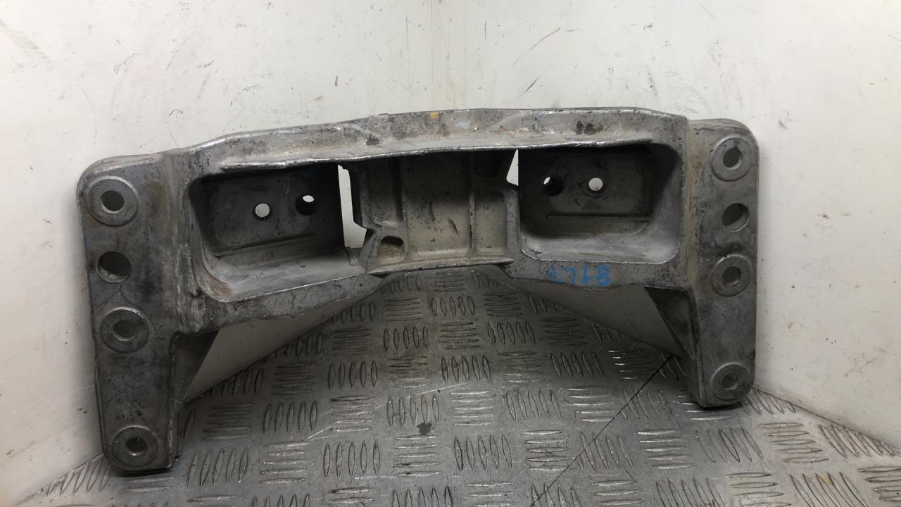 кронштейн (крепление) BMW 5 серия E60/E61 2007, 3.0 л., бензин, черный, универсал - фото №1