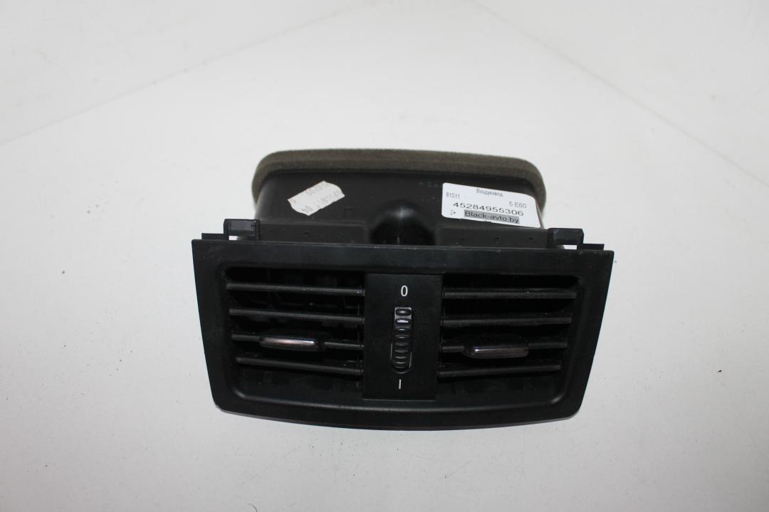 дефлектор обдува салона BMW 5 серия E60/E61 2004, 3.0 л., бензин, серебро, седан - фото №1