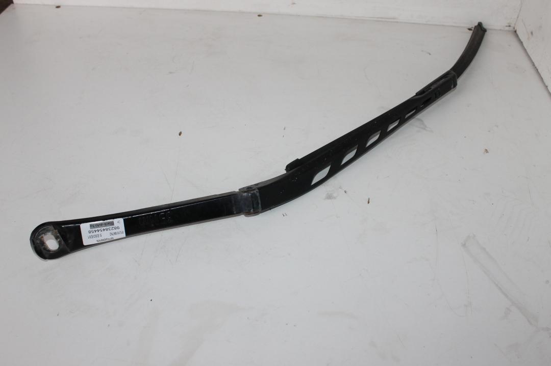 щеткодержатель (поводок стеклоочистителя, дворник) BMW 5 серия E60/E61 2006, 2.0 л., дизель, черный, универсал - фото №1