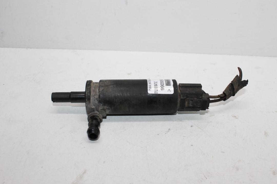 насос (моторчик) омывателя фар BMW 5 серия E60/E61 2006, 2.0 л., дизель, черный, универсал - фото №1