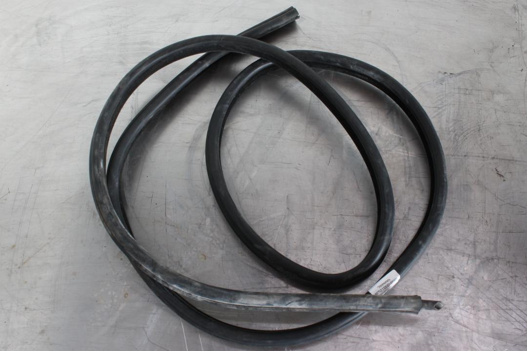 уплотнитель двери BMW 3 серия E90/E91/E92/E93 2006, 3.0 л., дизель, серебро, универсал - фото №1