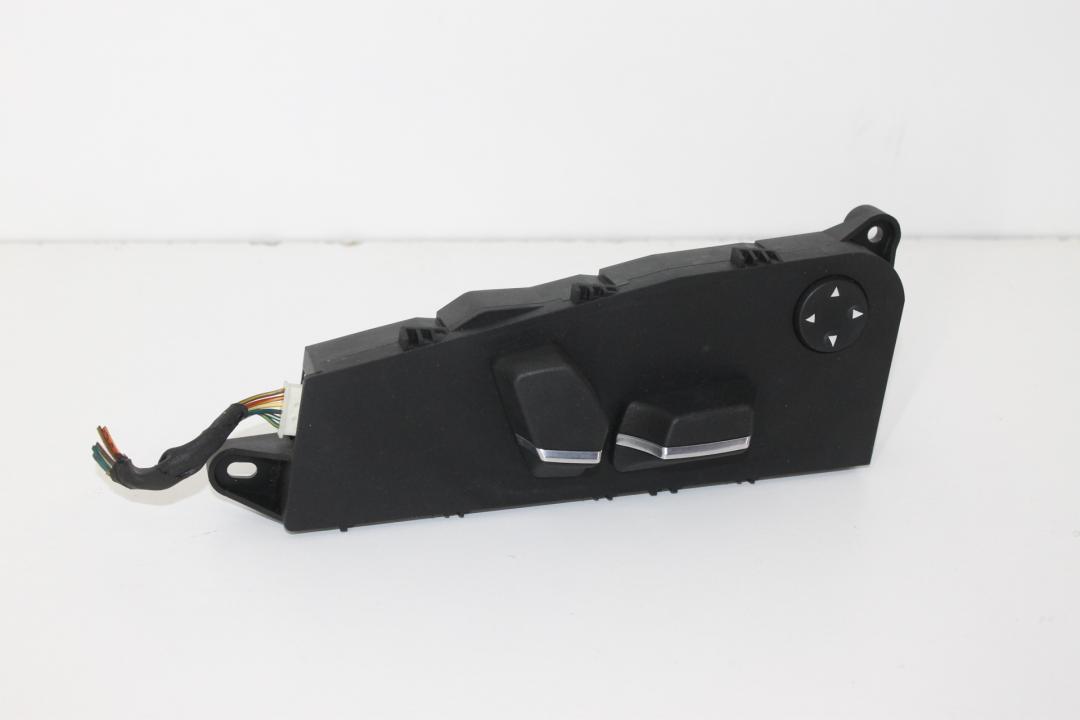 блок управления сиденьем BMW 5 серия F07/F10/F11 2010, 3.5 л., бензин, седан, 9196151 - фото №1