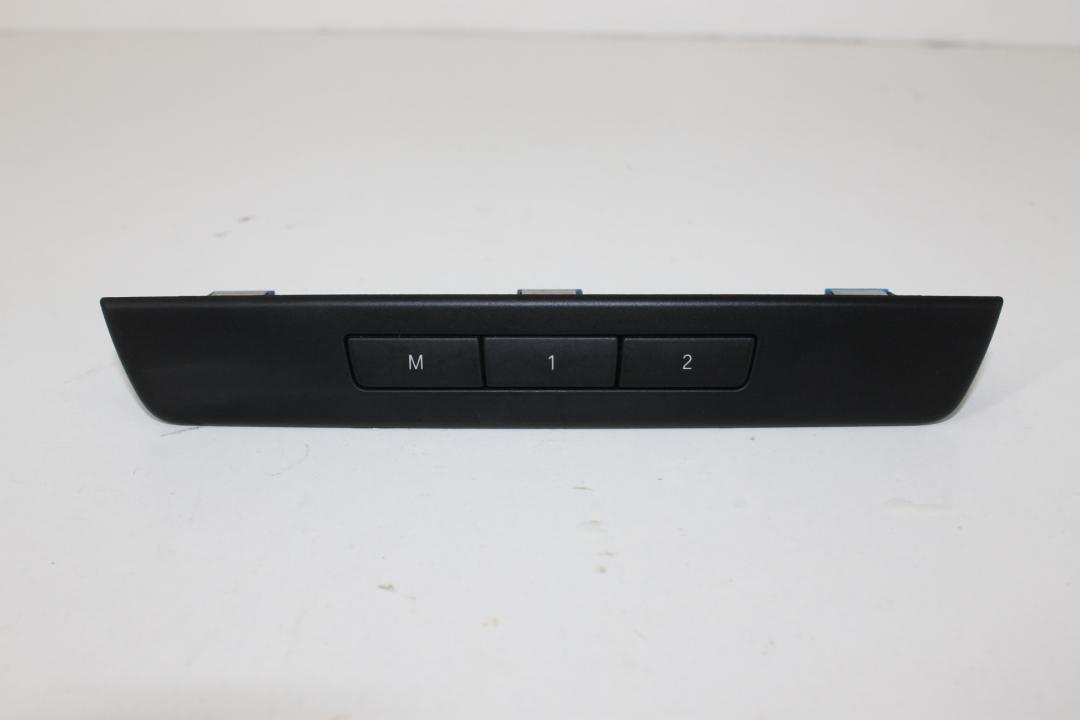 блок управления сиденьем BMW 5 серия F07/F10/F11 2010, 3.5 л., бензин, седан, 9215808 - фото №1