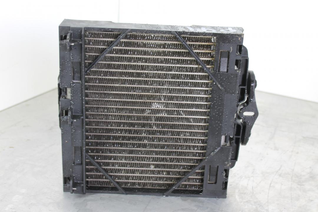 радиатор масляный BMW 5 серия F07/F10/F11 2010, 3.5 л., бензин, седан, 7572542 - фото №1