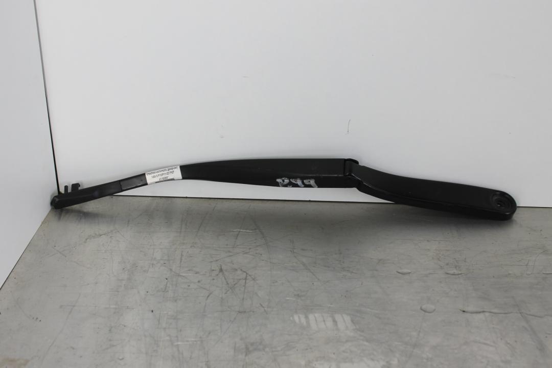 щеткодержатель (поводок стеклоочистителя, дворник) BMW 5 серия F07/F10/F11 2010, 3.5 л., бензин, седан, 7182459 - фото №1