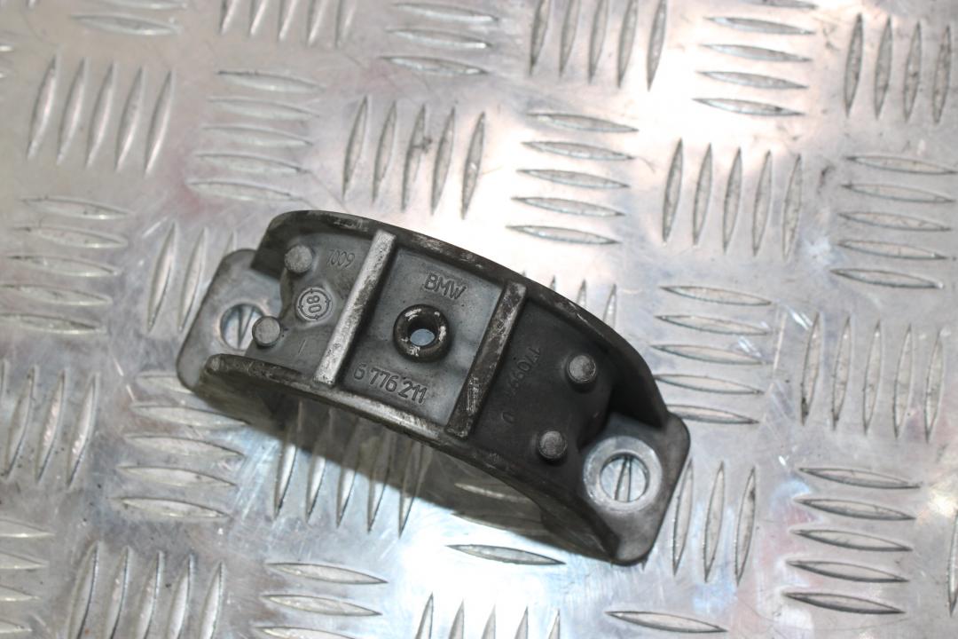 крепление стабилизатора / втулки стабилизатора BMW 5 серия F07/F10/F11 2010, 3.5 л., бензин, седан, 6776211 - фото №1