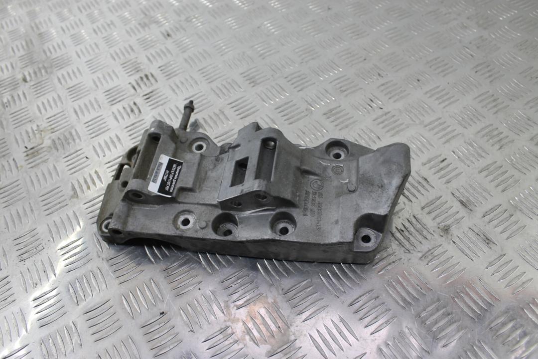 кронштейн генератора BMW 5 серия F07/F10/F11 2012, 2.0 л., дизель, универсал, 8506863 - фото №1