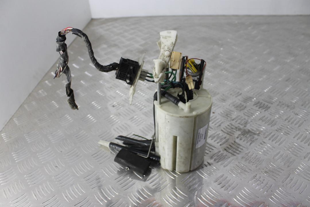 насос топливный BMW 5 серия E60/E61 2007, 4.8 л., бензин, седан, 6765778 - фото №1