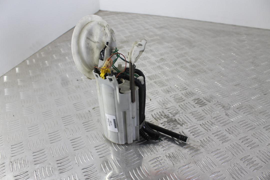 насос топливный BMW 5 серия E60/E61 2006, 5.0 л., бензин, седан, 6765778 - фото №1