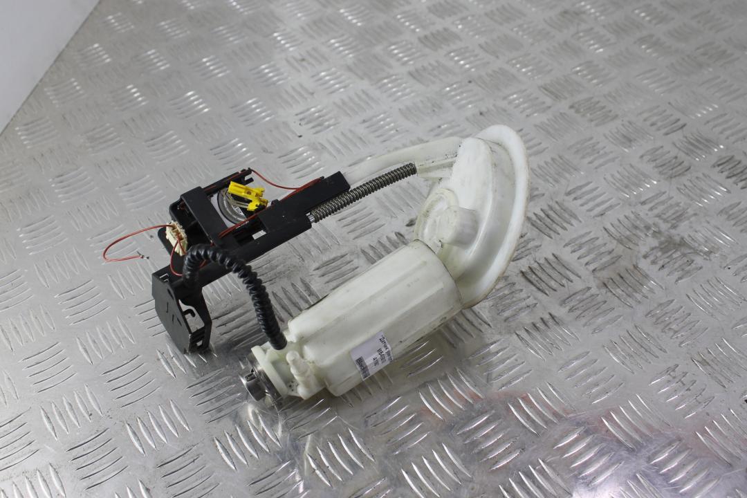 датчик уровня топлива BMW 5 серия E60/E61 2003, 3.0 л., бензин, седан, 6765843 - фото №1