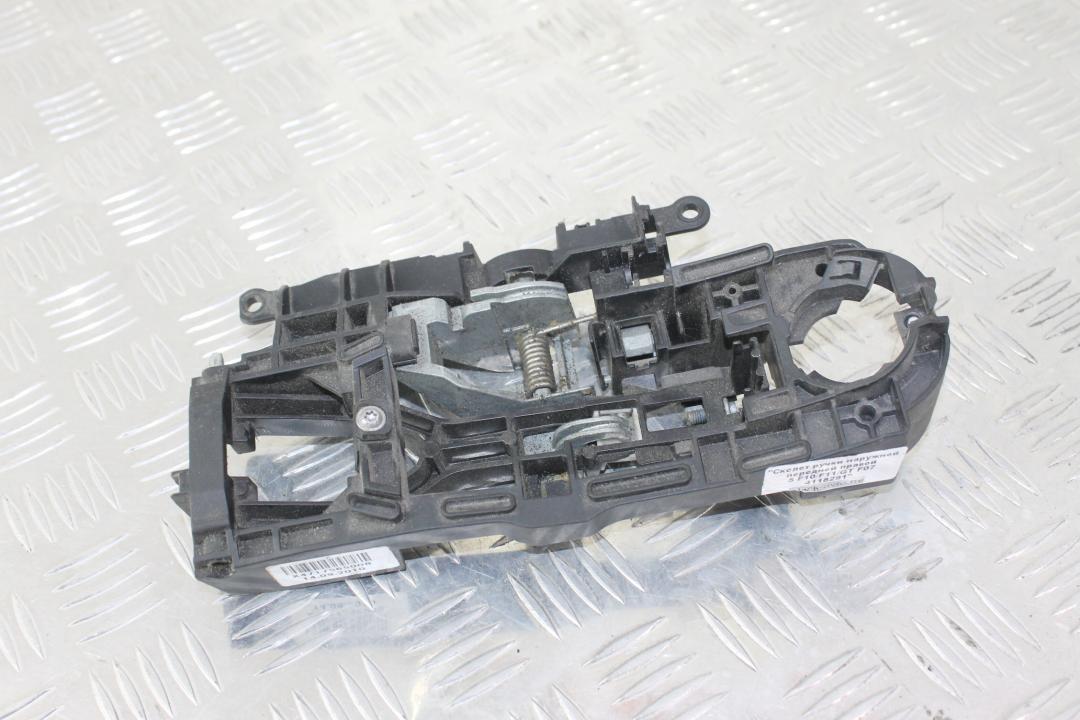 скелет ручки двери передней правой BMW 5 серия F07/F10/F11 F10 2011, 3.0 л., N57 D30 A, дизель, седан, задний привод, 4717565 - фото №1