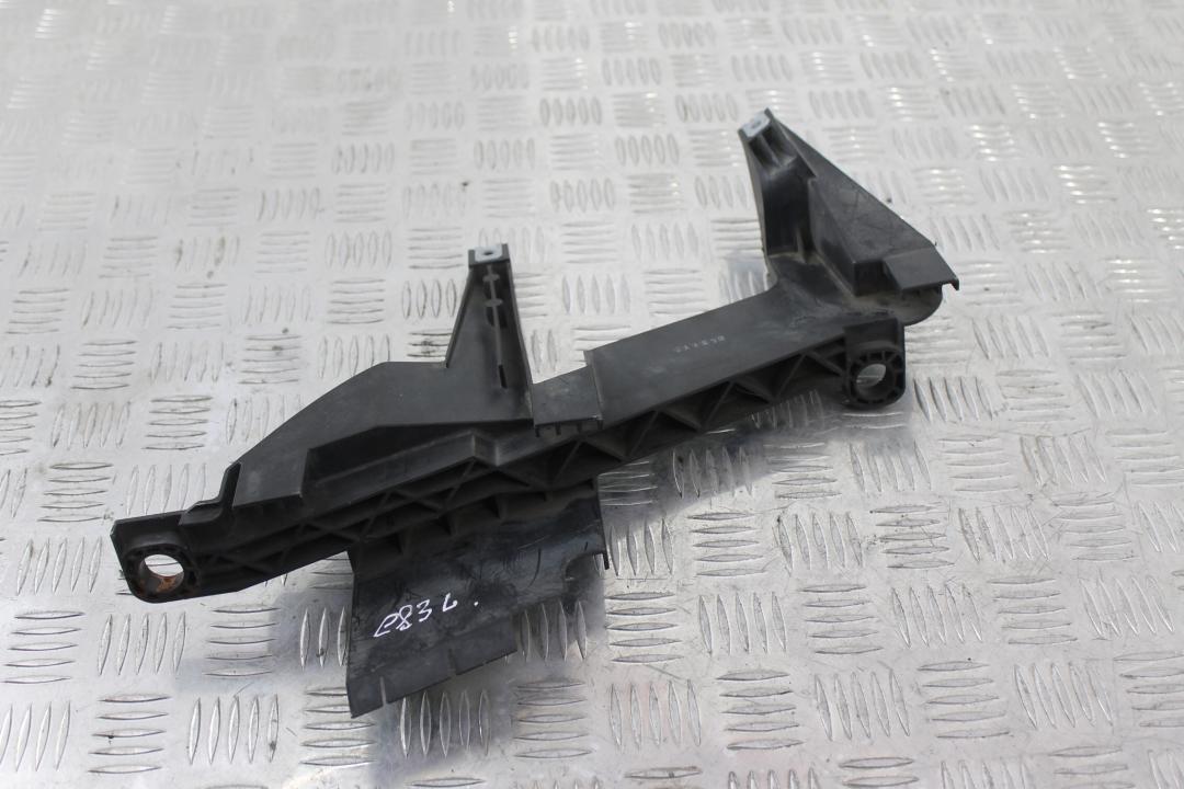 крепление фары левой BMW X3 E83 2005, внедорожник 5 дв., 1301073024 - фото №1