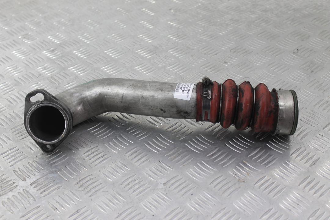 патрубок интеркулера BMW 3 серия E90/E91/E92/E93 2007, 3.0 л., дизель, универсал, 7796303 - фото №1