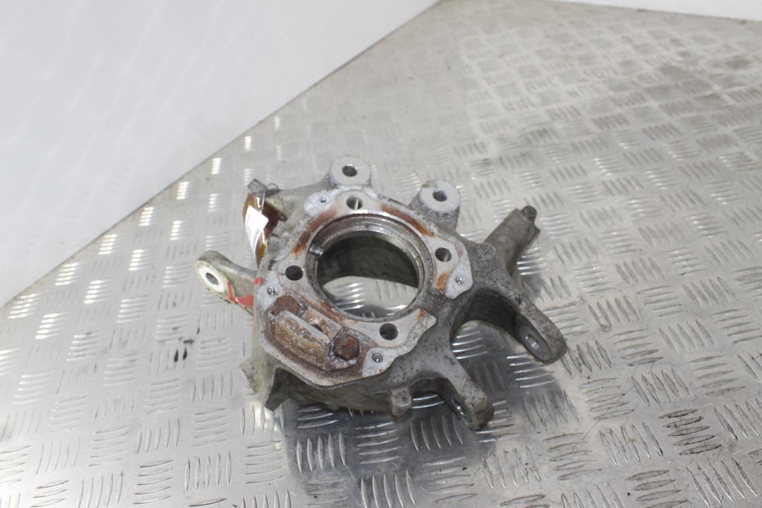 кулак задний левый BMW 7 серия F01/F02 2011, седан, 6797447 - фото №1