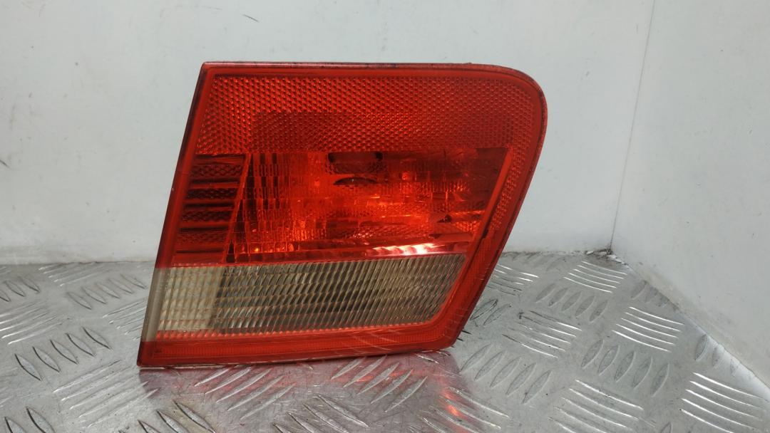 фонарь крышки багажника правый BMW 3 серия E46 2003, 2.0 л., дизель, серебро, универсал, 8374810 - фото №1