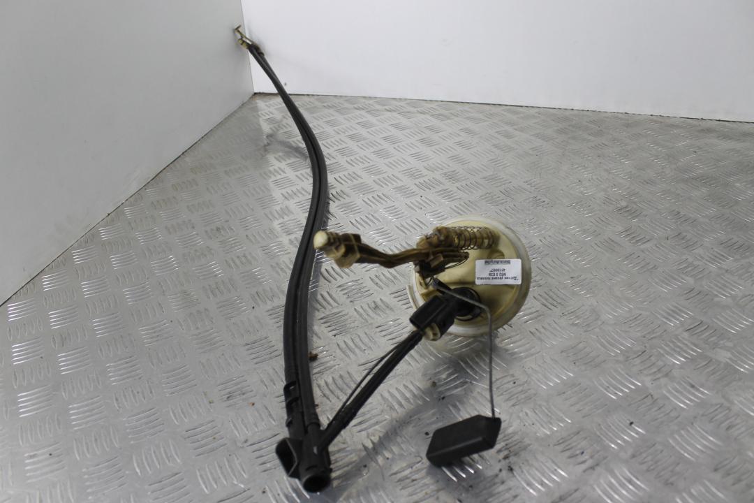 датчик уровня топлива BMW 5 серия E39 1998, 2.3 л., бензин, 1183206 - фото №1