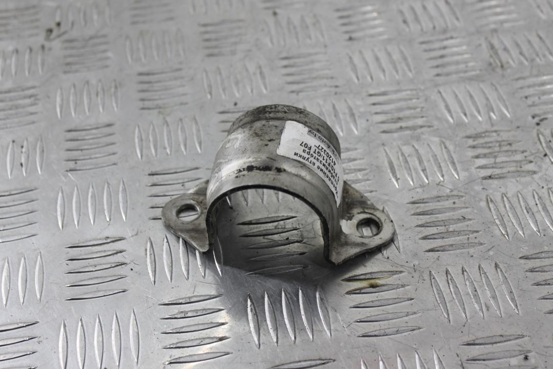 крепление стабилизатора / втулки стабилизатора BMW 5 серия F07/F10/F11 F10 2011, 3.0 л., N57 D30 A, дизель, седан, задний привод, 33556775445 - фото №1