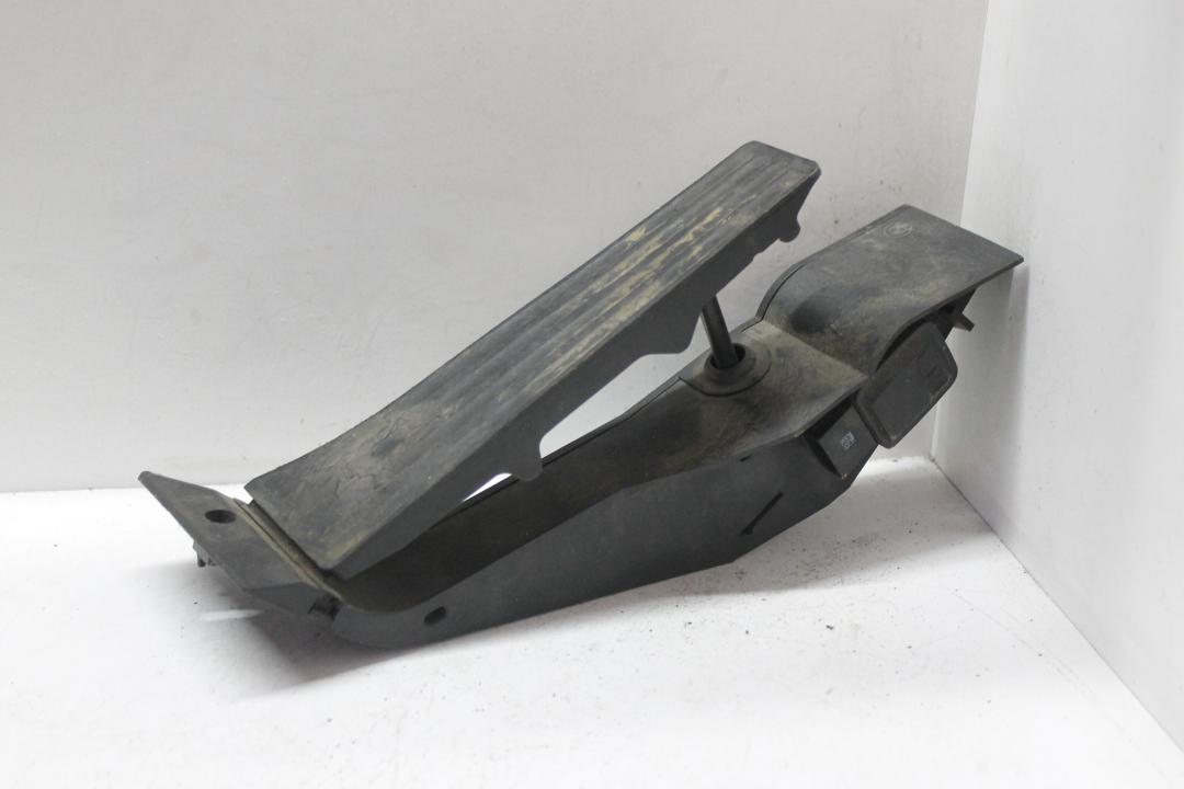 педаль BMW 5 серия E60/E61 2006, седан, 6772645 - фото №1