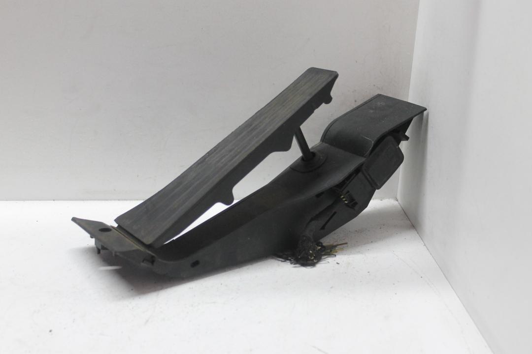 педаль BMW 5 серия E60/E61 2006, седан, 6772645 - фото №1