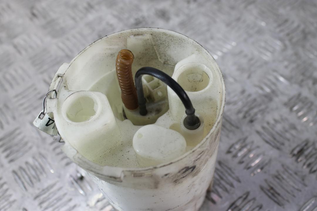 насос топливный BMW 3 серия E46 2003, 3.0 л., бензин, серебро, седан, 6767947 - фото №1