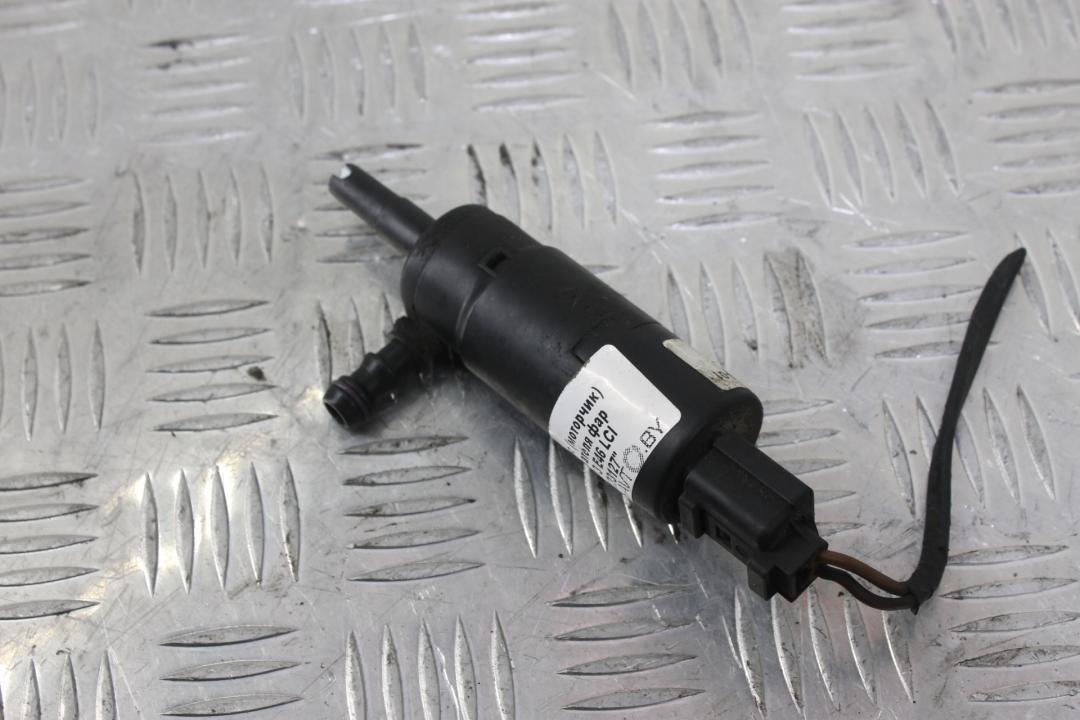 насос (моторчик) омывателя фар BMW 3 серия E46 2002, 3.0 л., дизель, черный, универсал, 8377430 - фото №1