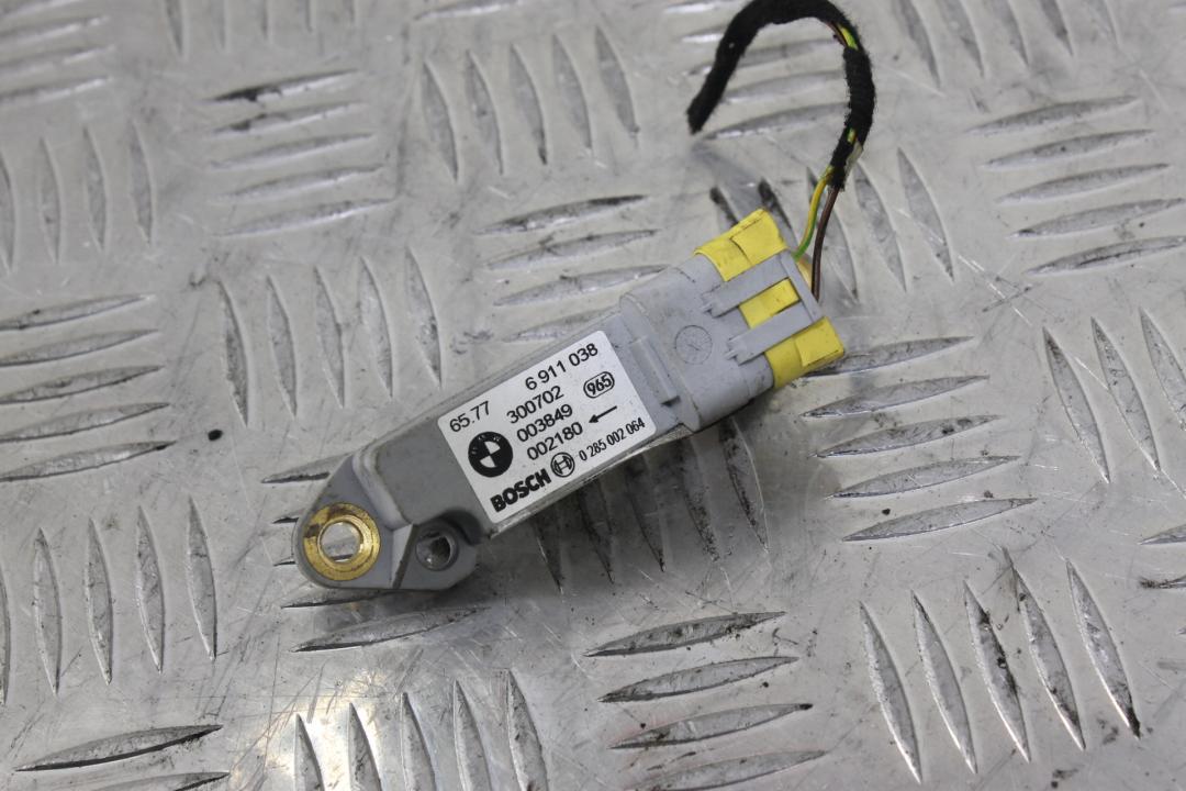 датчик удара BMW 3 серия E46 2002, 3.0 л., дизель, черный, универсал, 6911038 - фото №1