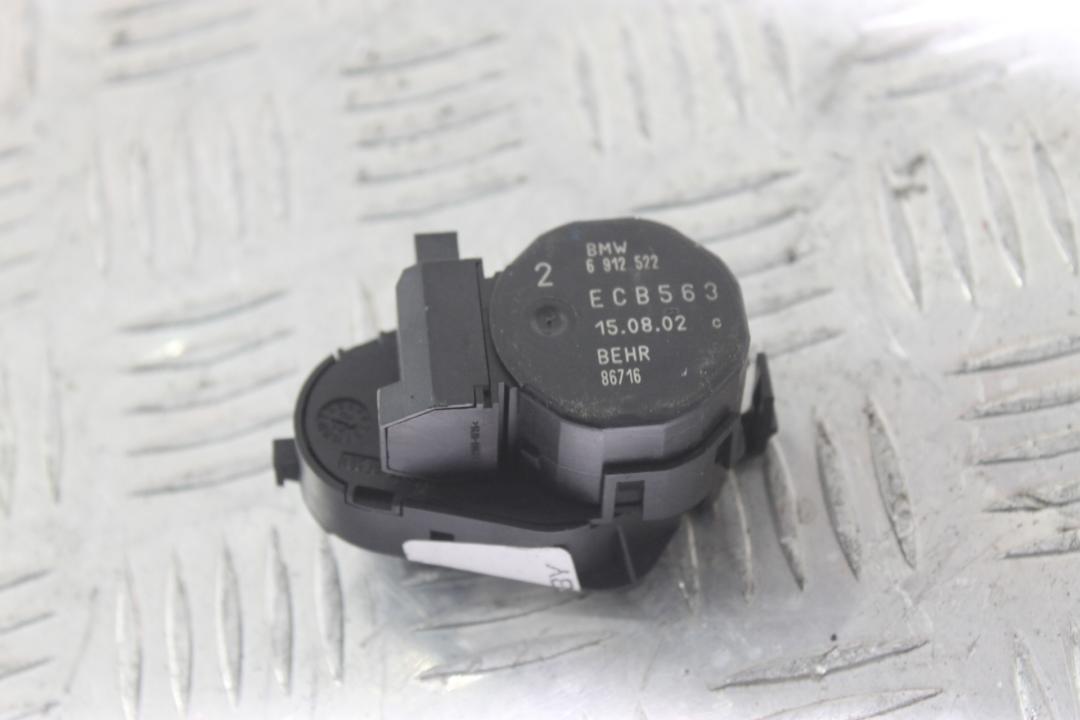 моторчик заслонки печки BMW 3 серия E46 2002, 3.0 л., дизель, черный, универсал, 6912522 - фото №1