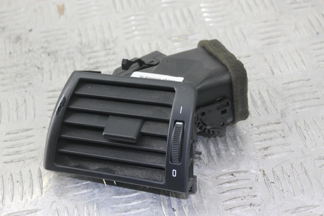 дефлектор обдува салона BMW 3 серия E46 2002, 3.0 л., дизель, черный, универсал, 8361897 - фото №1