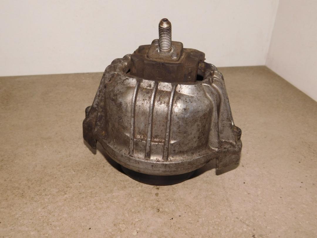 подушка крепления двигателя BMW 3 серия E90/E91/E92/E93 2007, 2.0 л., дизель, седан - фото №1