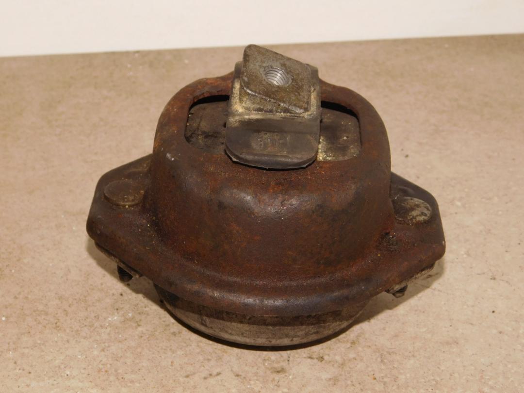 подушка крепления двигателя BMW 7 серия E65/E66/E67 2001, 4.4 л., бензин, седан, 6754614 - фото №1