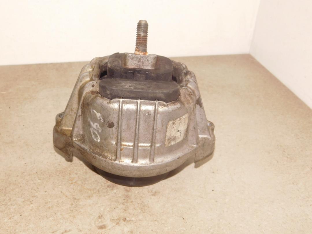 подушка крепления двигателя BMW 3 серия E90/E91/E92/E93 2006, 3.0 л., N52 B30, бензин, седан - фото №1