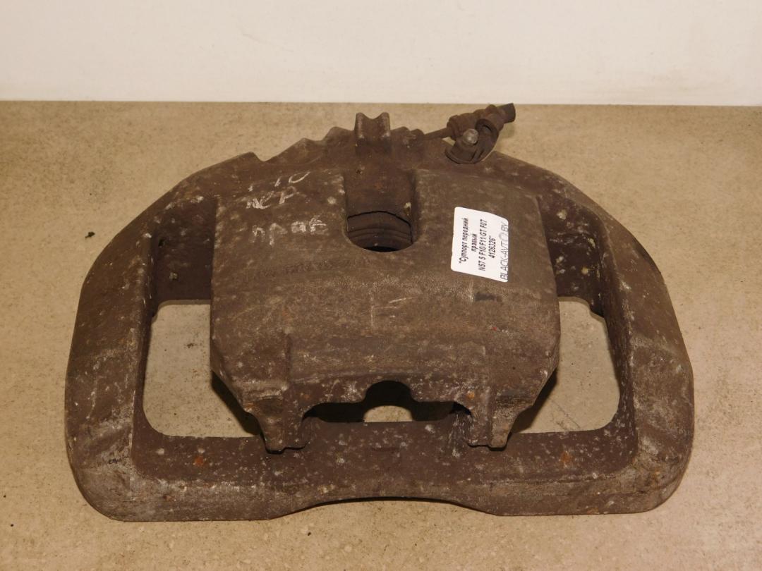 суппорт передний правый BMW 5 серия F07/F10/F11 F10 2011, 3.0 л., N57 D30 A, дизель, седан, задний привод, 34116786818 - фото №1