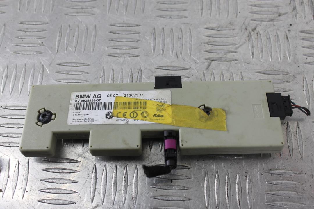 усилитель антенны BMW 3 серия E90/E91/E92/E93 2007, 2.0 л., дизель, серебро, купе, 6928934 - фото №1