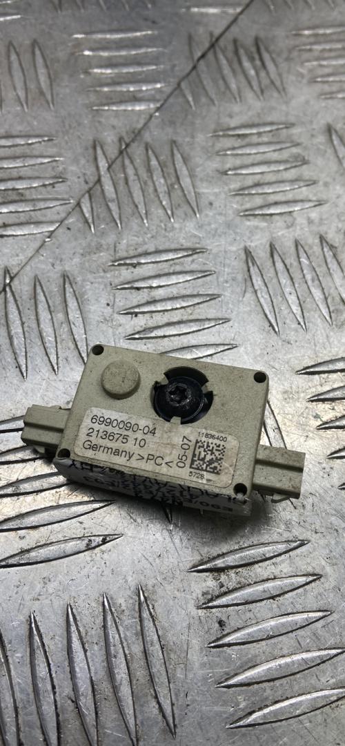 усилитель антенны BMW 3 серия E90/E91/E92/E93 2007, 2.0 л., дизель, серебро, купе, 6990090 - фото №1